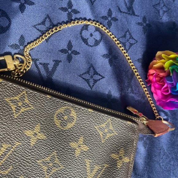 Louis Vuitton Mini Pochette - Picture 3 of 4